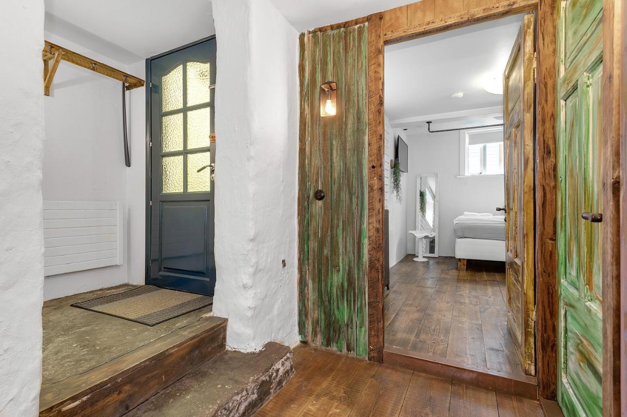 Rustic Retreat In The Center Of Reykjavik Apartment Bagian luar foto